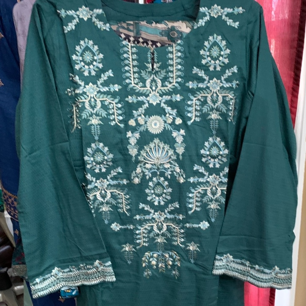 Designer Embroidered Green  ‘Khaadi
Three piece winter cotton Pakistani dress
